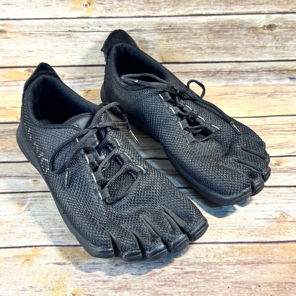 Peluva Mens Black 5 Finger Strand Sport Mesh Trainer Barefoot Black Shoes 10.5